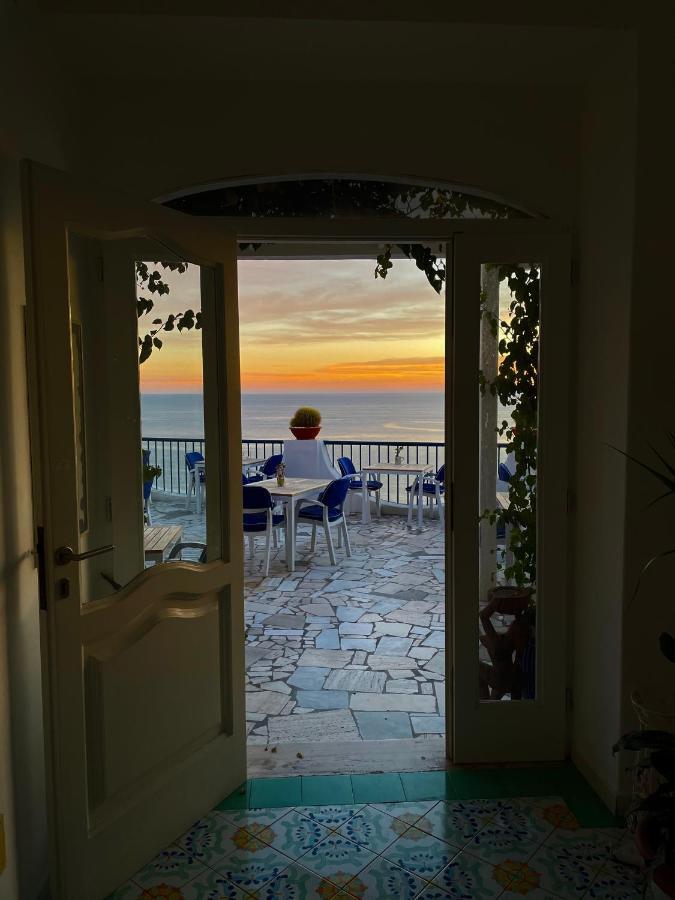 Hotel Villa Maria Sant'Angelo  Buitenkant foto