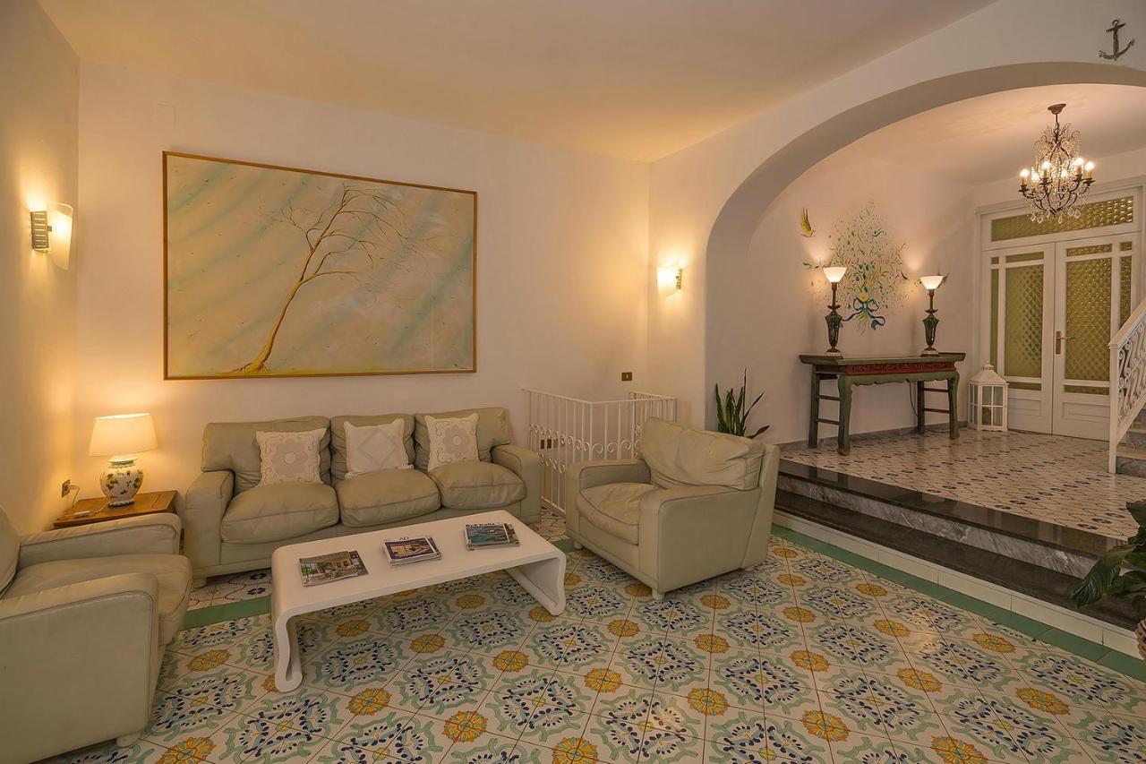 Hotel Villa Maria Sant'Angelo  Buitenkant foto
